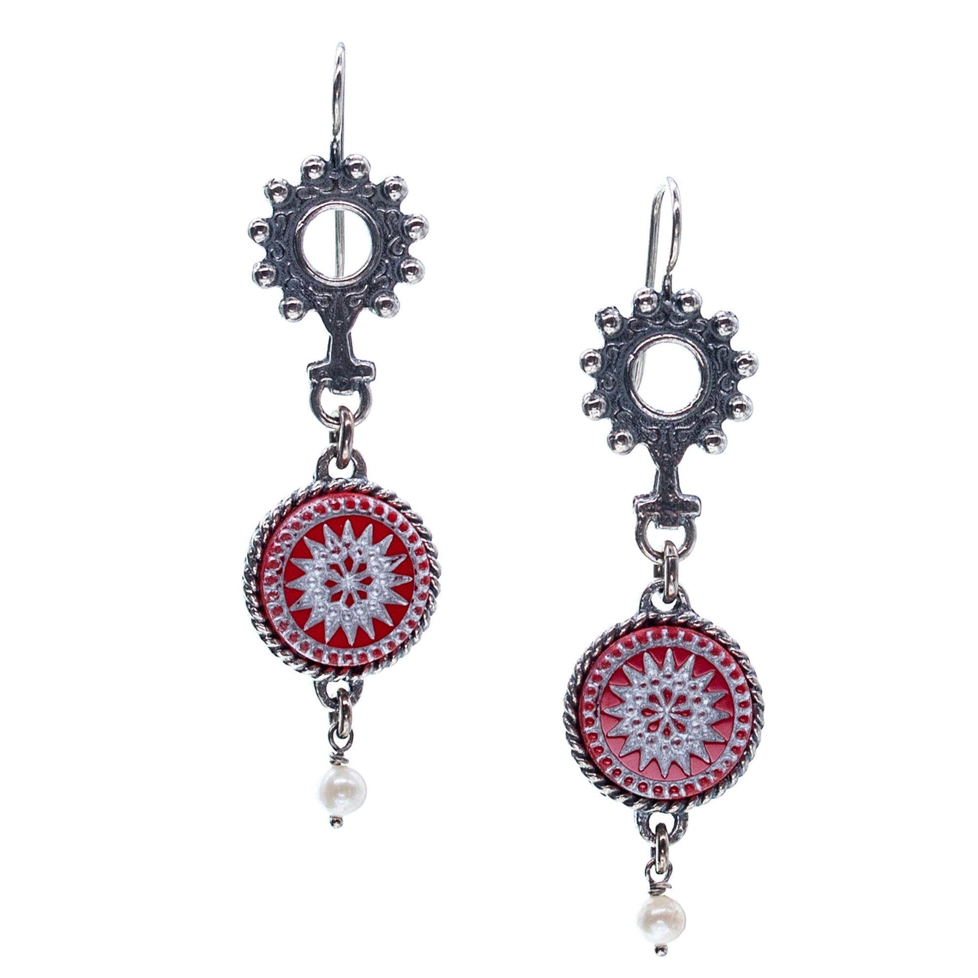 E 25e09 Red Star Vintage Glass Drop Earrings