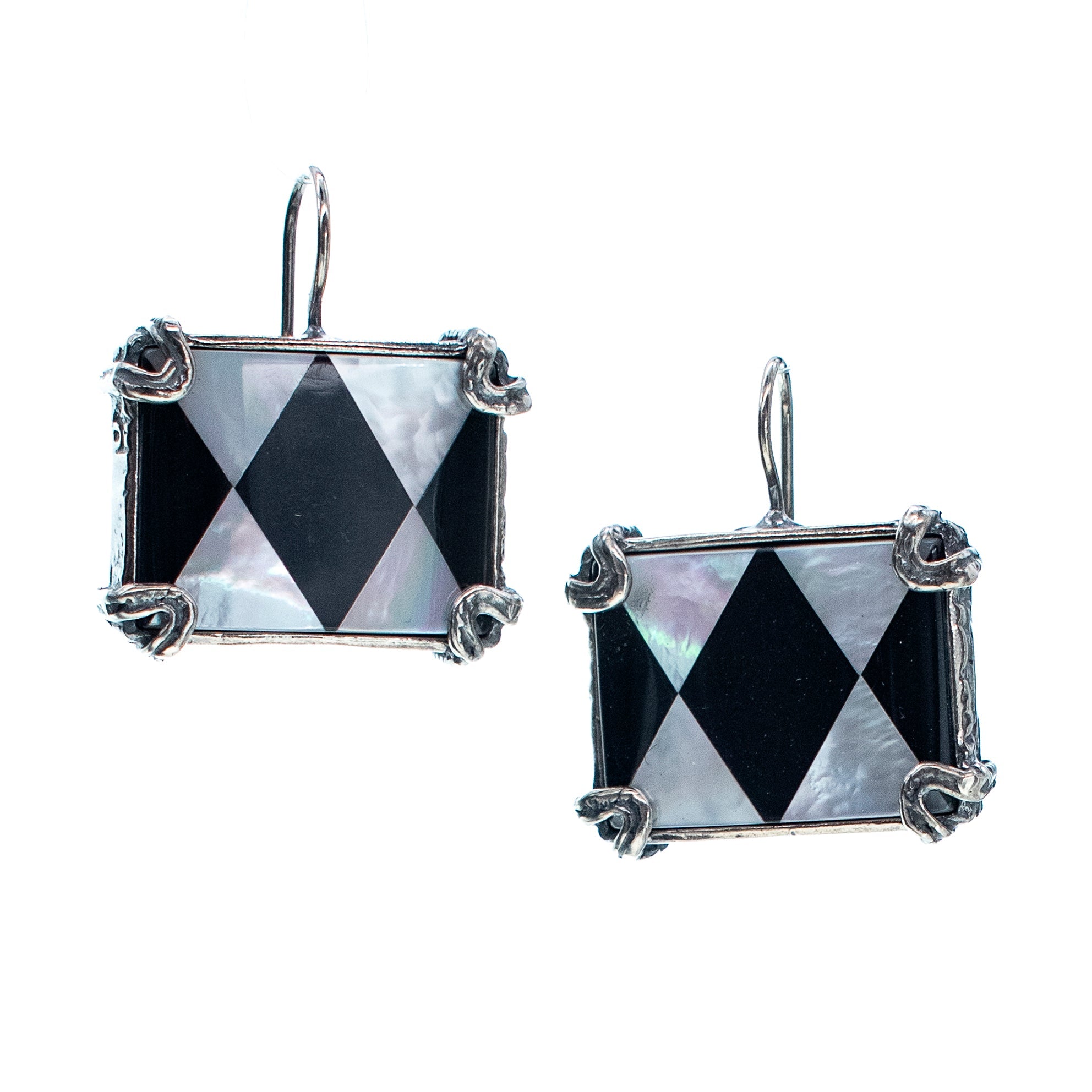E 25b07 Black and White Diamond Pattern Earrings