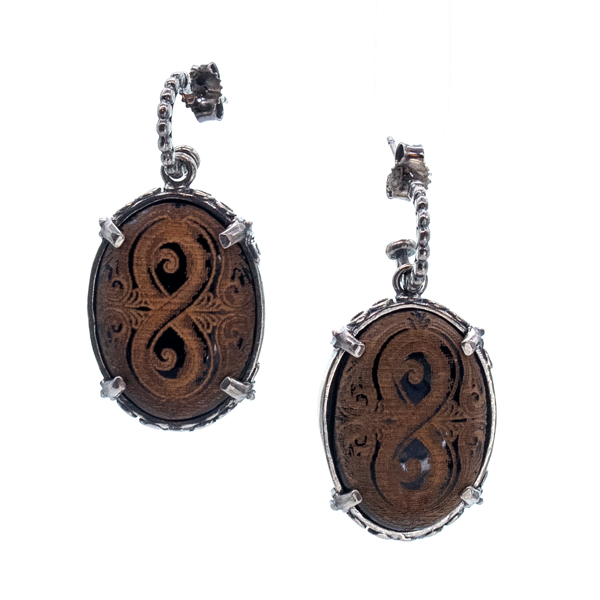 E 25h04B black horn infinity earrings